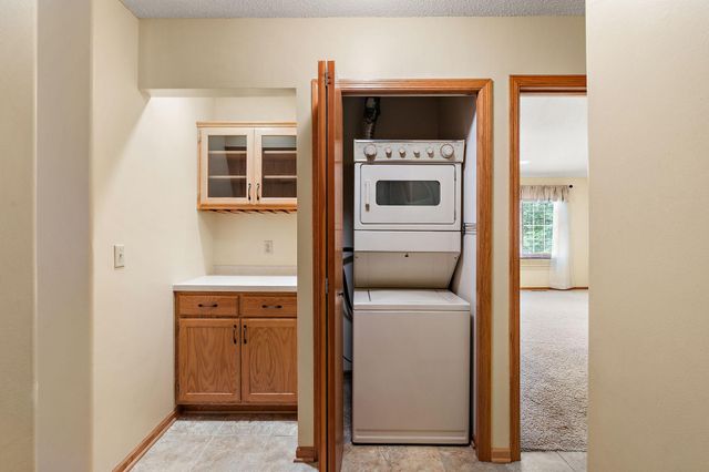 2879 Devonshire Place, Woodbury, MN 55125