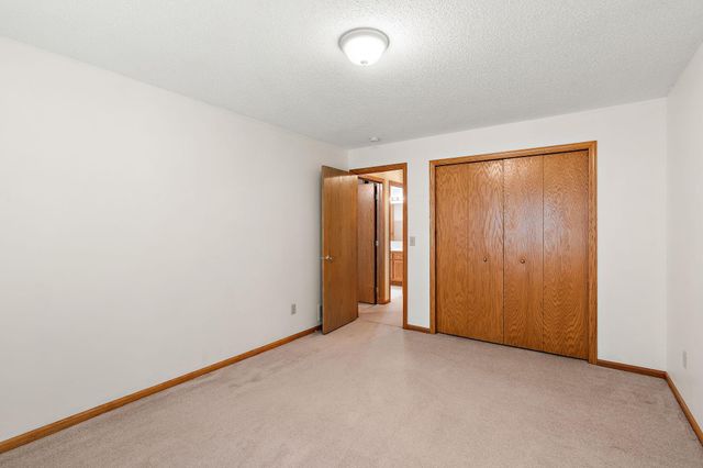 2879 Devonshire Place, Woodbury, MN 55125