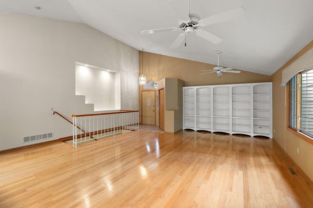 2879 Devonshire Place, Woodbury, MN 55125