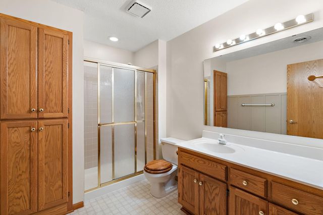 2879 Devonshire Place, Woodbury, MN 55125