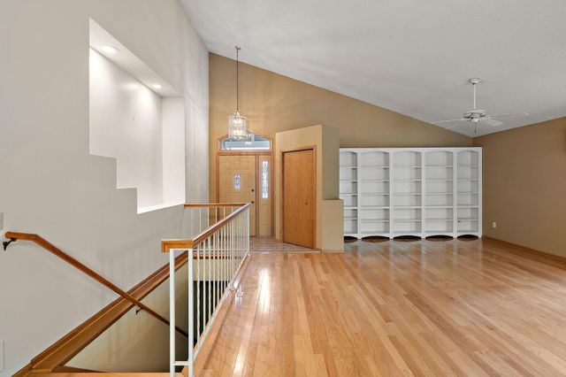 2879 Devonshire Place, Woodbury, MN 55125