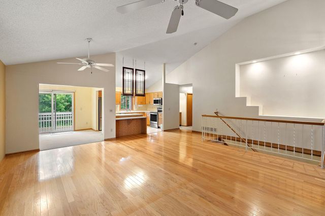 2879 Devonshire Place, Woodbury, MN 55125