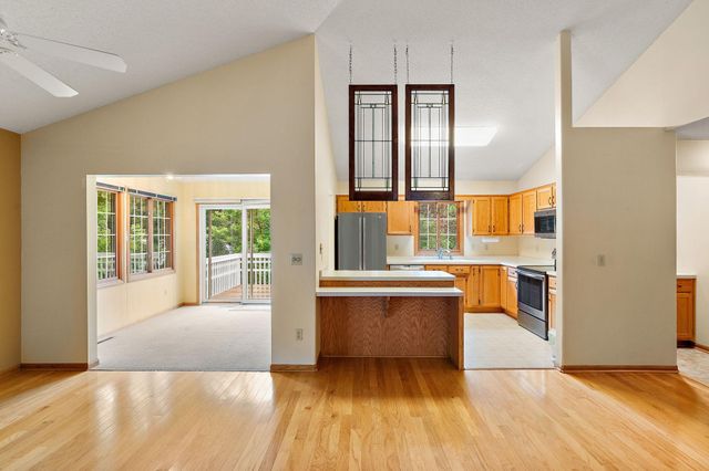 2879 Devonshire Place, Woodbury, MN 55125