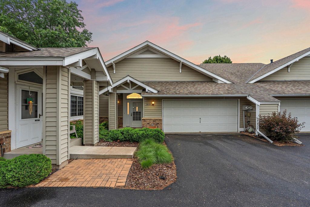 2879 Devonshire Place, Woodbury, MN 55125