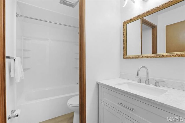 459 S Clay Avenue C, Kirkwood, MO 63122