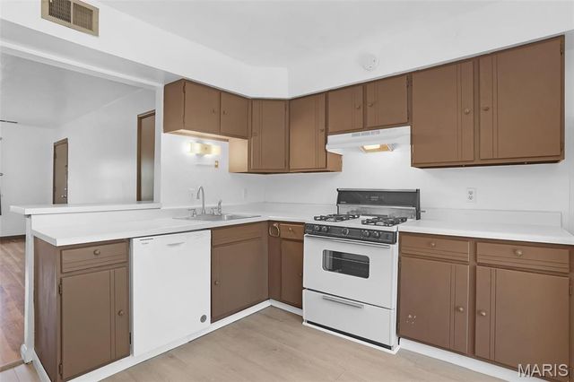 459 S Clay Avenue C, Kirkwood, MO 63122