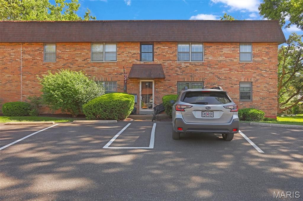 459 S Clay Avenue C, Kirkwood, MO 63122