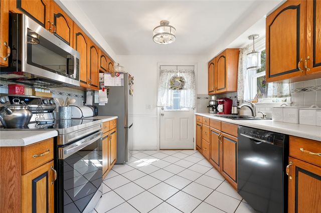 1 Pinehurst Road, East Providence, RI 02915