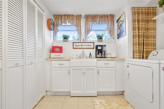 1 Pinehurst Road, East Providence, RI 02915
