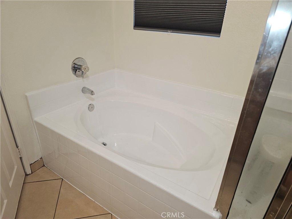 Image 11 of property listing at 27629 7th Street, Highland, CA 92346