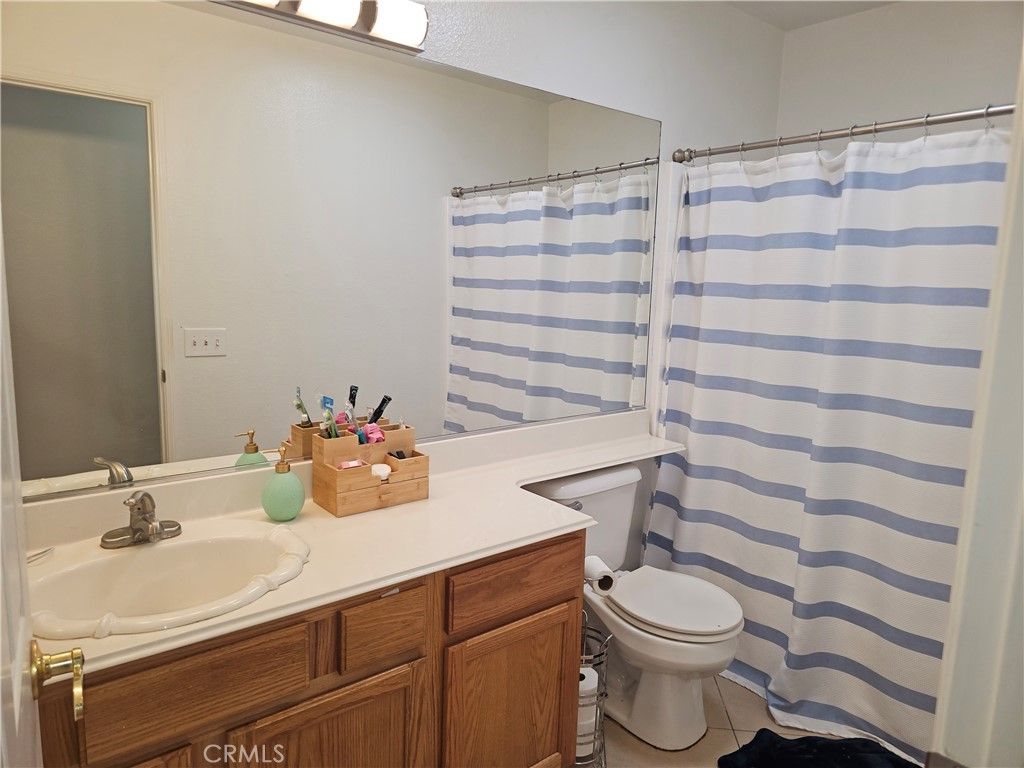 Image 14 of property listing at 27629 7th Street, Highland, CA 92346