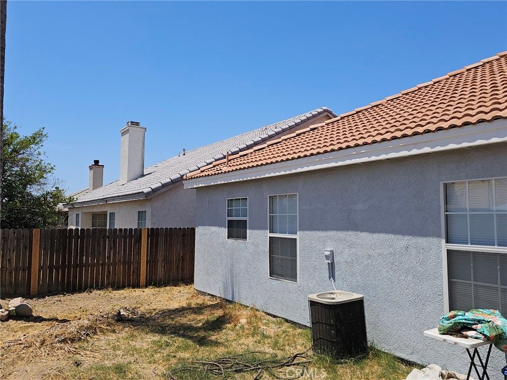Image 19 of property listing at 27629 7th Street, Highland, CA 92346