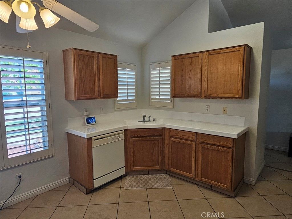 Image 4 of property listing at 27629 7th Street, Highland, CA 92346