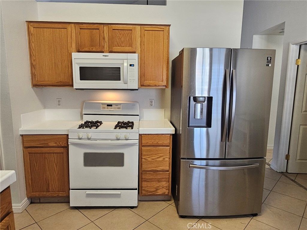 Image 5 of property listing at 27629 7th Street, Highland, CA 92346