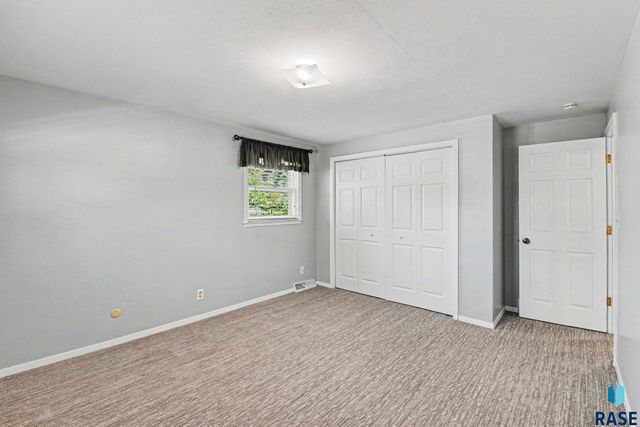 2508 W 31st St Street, Sioux Falls, SD 57105