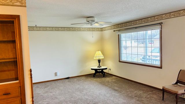 101 Alice Ave, Newton, KS 67114