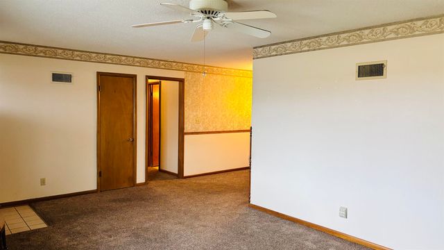 101 Alice Ave, Newton, KS 67114