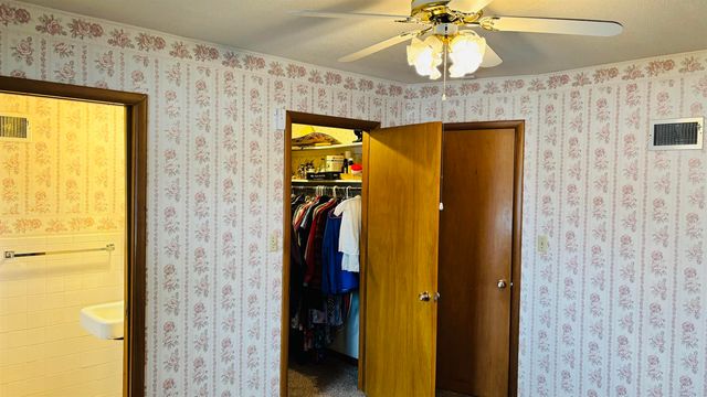 101 Alice Ave, Newton, KS 67114