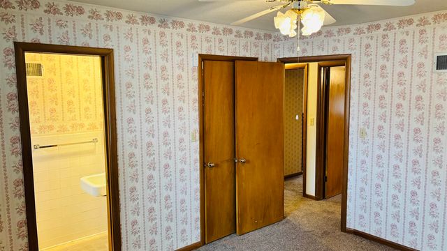 101 Alice Ave, Newton, KS 67114