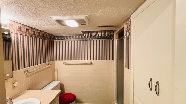 101 Alice Ave, Newton, KS 67114