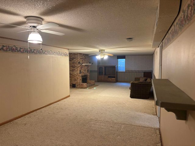 101 Alice Ave, Newton, KS 67114