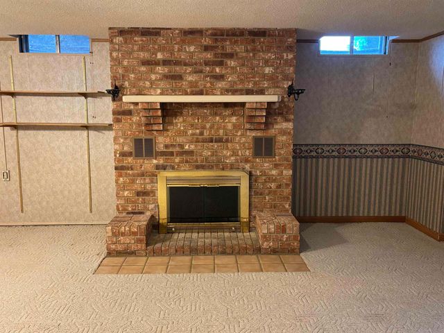 101 Alice Ave, Newton, KS 67114