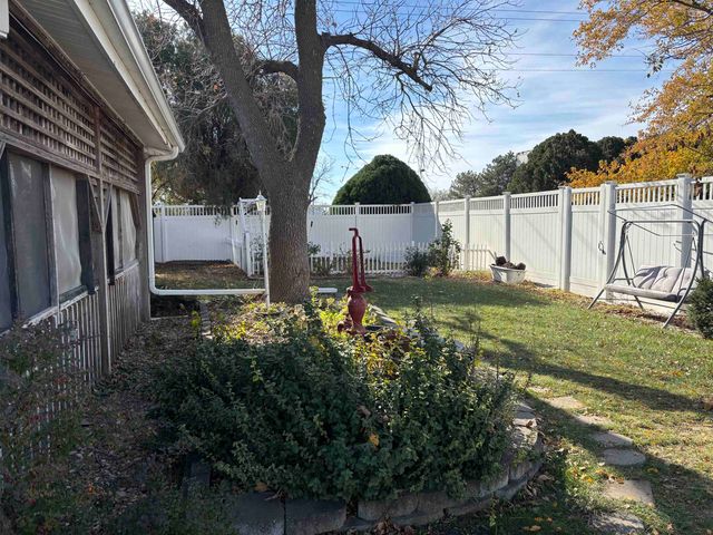 101 Alice Ave, Newton, KS 67114