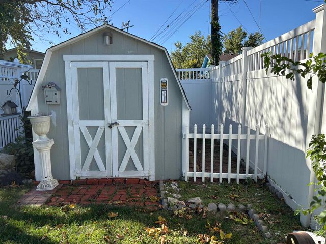 101 Alice Ave, Newton, KS 67114