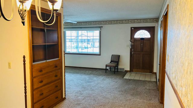 101 Alice Ave, Newton, KS 67114