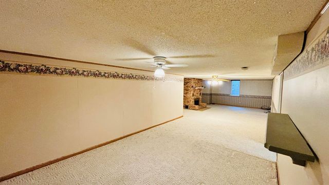 101 Alice Ave, Newton, KS 67114