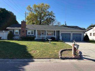 101 Alice Ave, Newton, KS 67114