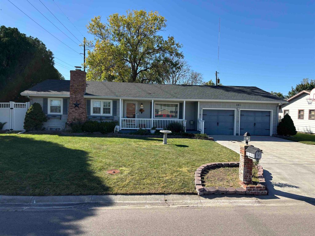 101 Alice Ave, Newton, KS 67114