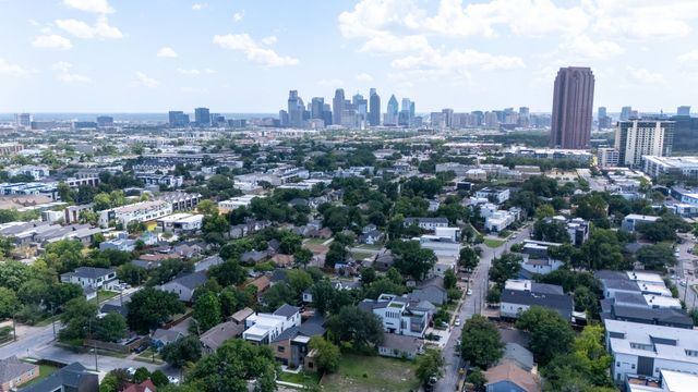 2423 N Prairie Avenue, Dallas, TX 75204
