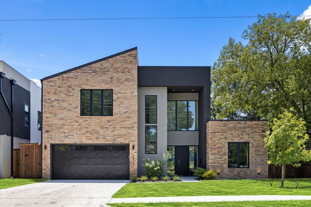 2423 N Prairie Avenue, Dallas, TX 75204