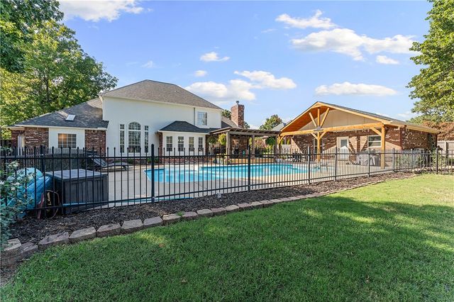 3689 Thornbury Drive, Springdale, AR 72764