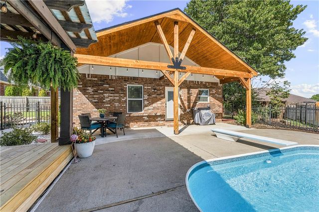 3689 Thornbury Drive, Springdale, AR 72764
