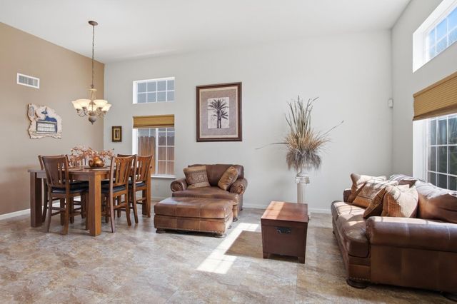 884 Kathy Ct, Los Banos, CA 93635