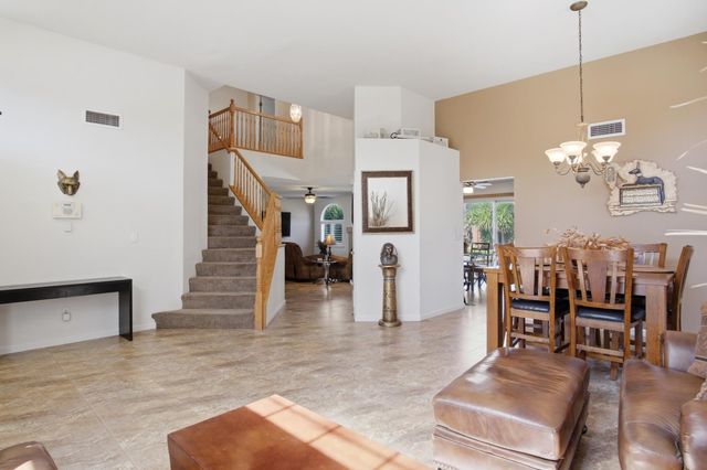 884 Kathy Ct, Los Banos, CA 93635