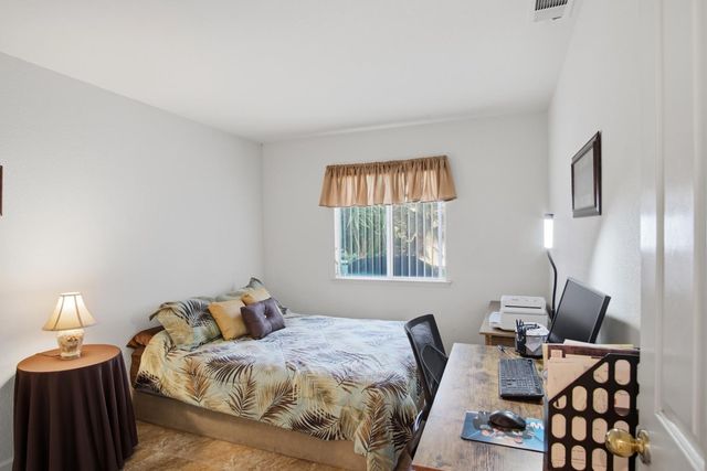 884 Kathy Ct, Los Banos, CA 93635