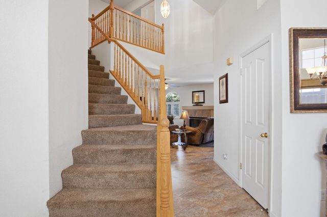 884 Kathy Ct, Los Banos, CA 93635