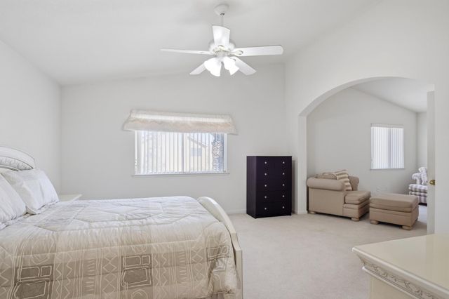 884 Kathy Ct, Los Banos, CA 93635