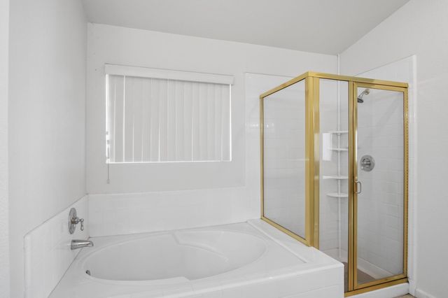 884 Kathy Ct, Los Banos, CA 93635