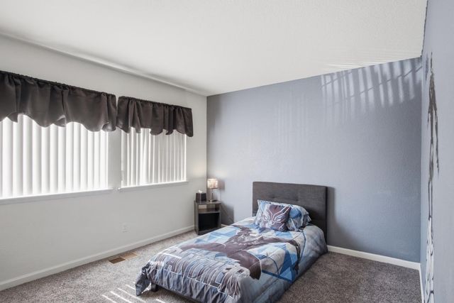 884 Kathy Ct, Los Banos, CA 93635