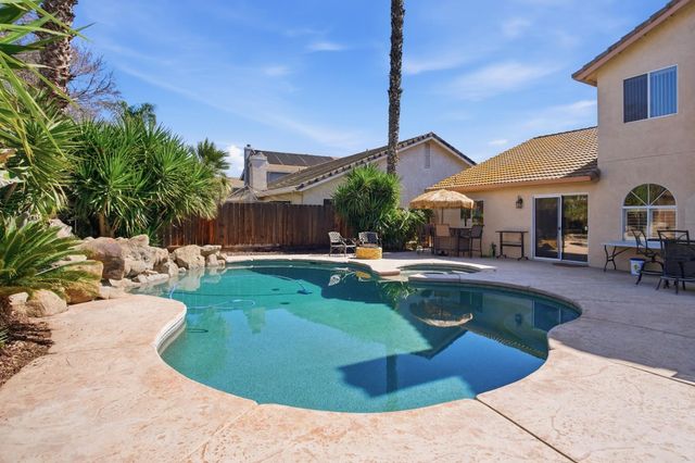 884 Kathy Ct, Los Banos, CA 93635