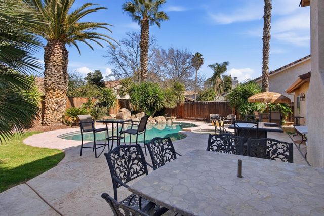 884 Kathy Ct, Los Banos, CA 93635