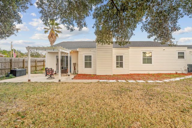 217 Lakeside Lane, Mary Esther, FL 32569