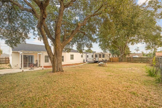 217 Lakeside Lane, Mary Esther, FL 32569