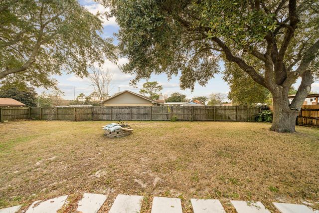217 Lakeside Lane, Mary Esther, FL 32569