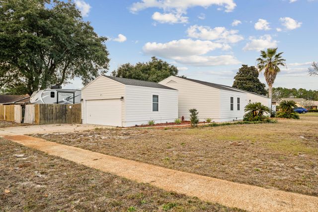 217 Lakeside Lane, Mary Esther, FL 32569