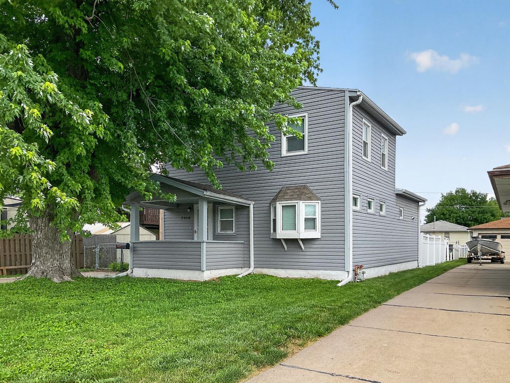 2928 AVENUE G, Council Bluffs, IA 51501